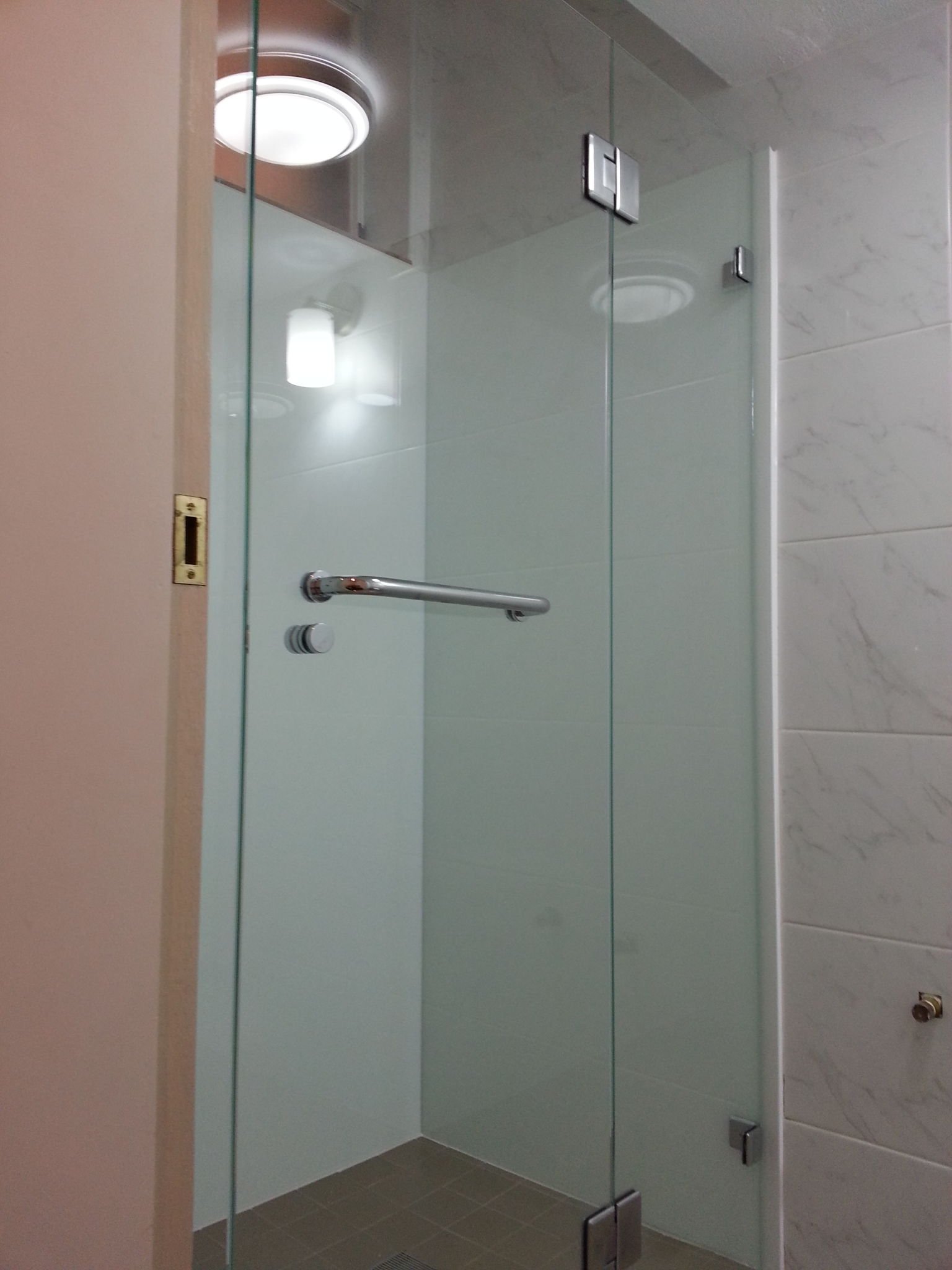 Full Wall Bathroom 2